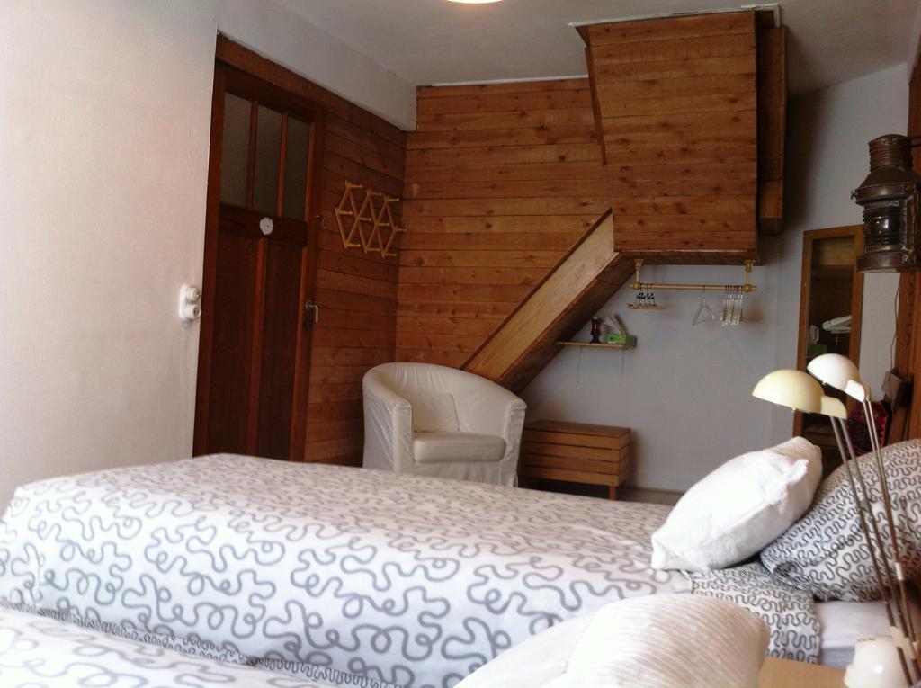 בריסל Guest House Backhouse מראה חיצוני תמונה